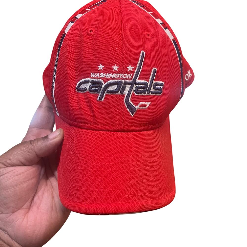 Reebok Washington Capitals Hat S/M Red NHL Center Ice Collection Flex Fit Cap